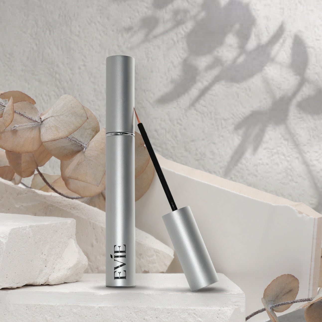 EVIE EYELASH SERUM produktbillede - EVIE Cosmetics